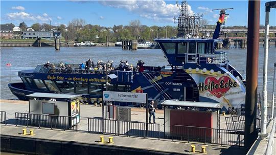 Blick auf den Fähranleger in Finkenwerder.