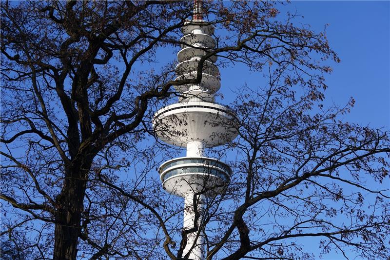 Blick auf den Fernsehturm Heinrich-Hertz-Turm.