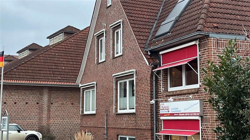 Blick auf den Firmensitz der Erich Köster Wohnungsbau GmbH in der Schützenhofstraße 17 neben der Altländer Festhalle in Jork.