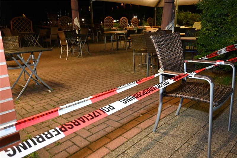 Blick auf den Tatort: die Terrasse des Restaurants „Renas“. Foto: Vasel