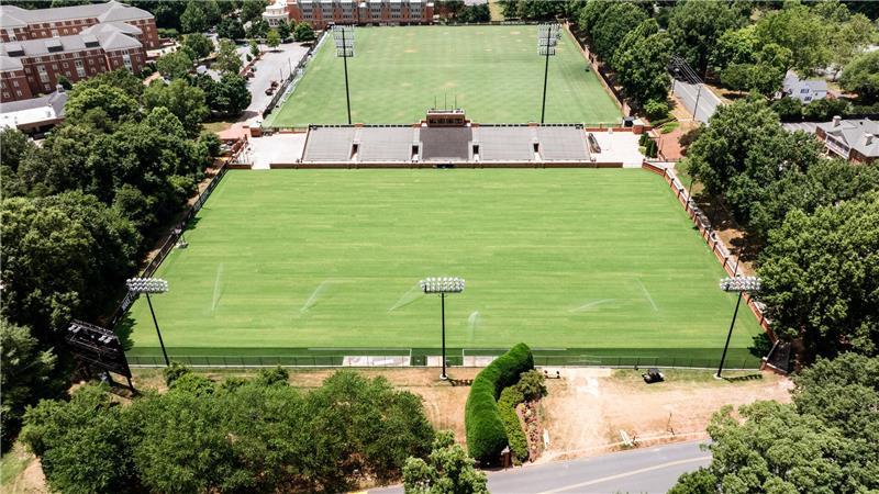 Blick auf den Trainingsplatz auf dem Gelände der Privat-Universität Wake Forest.