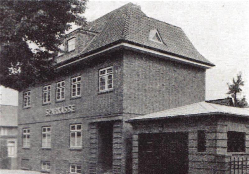 Blick auf die 1927 eröffnete Sparkasse in der Buxtehuder Straße in Estebrügge.