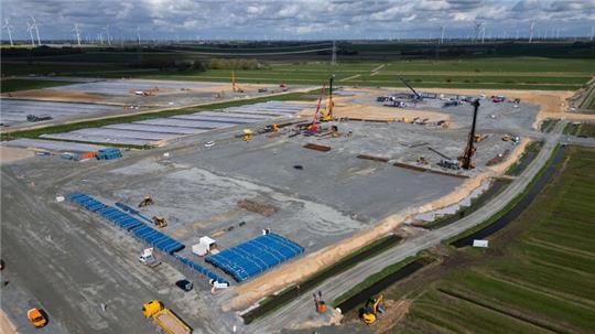 Blick auf die Baustelle der Northvolt Drei Gigafactory.