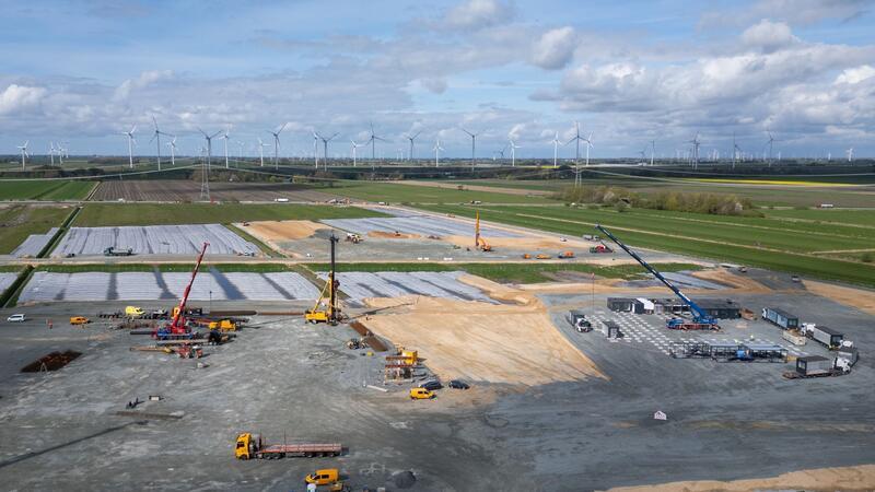 Blick auf die Baustelle der Northvolt Drei Gigafactory.