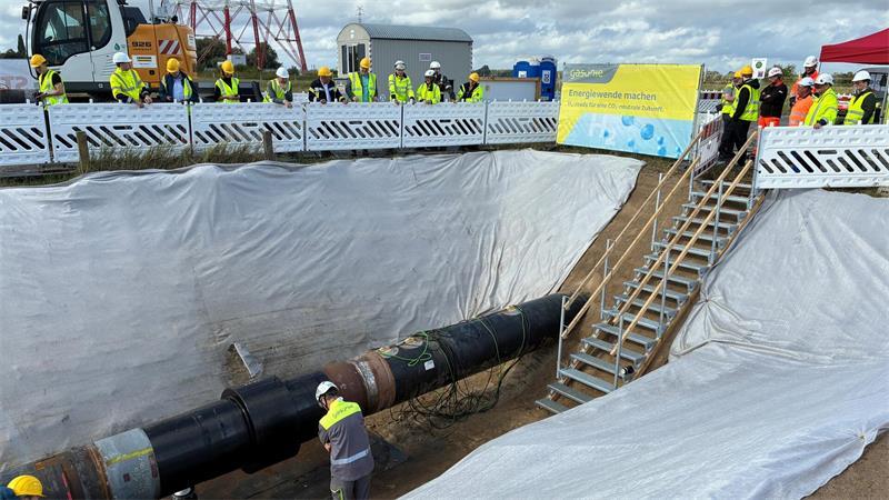 Blick auf die Baustelle für die Hyperlink-Wasserstoffpipeline der Gasunie Deutschland auf Lühesand.
