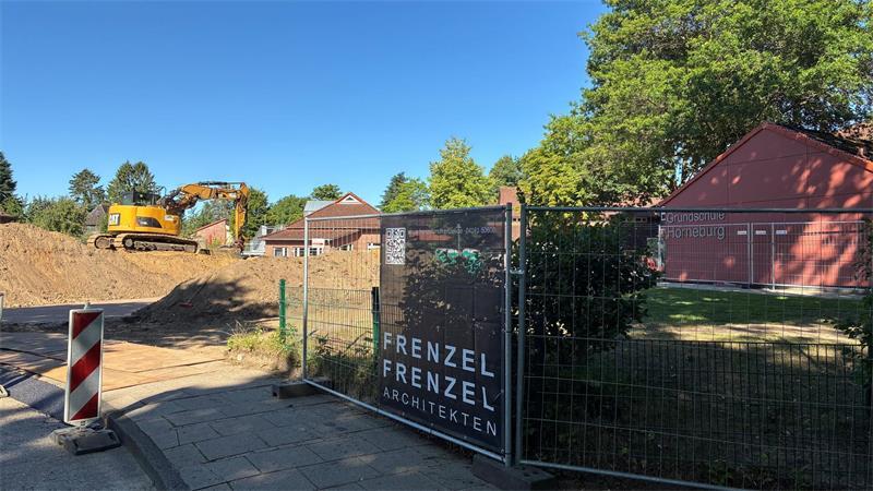 3,8 Millionen Euro: Mensa-Bau der Grundschule Horneburg gestartet Blick auf die Baustraße für die Mensa der Horneburger Grundschule.