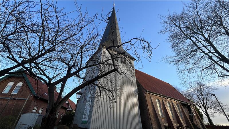 Von den Nazis verfolgt: Bedeutender Künstler verschönerte einst die Borsteler Kirche Blick auf die Borsteler Kirche.