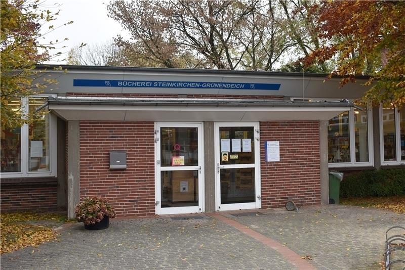 Blick auf die Bücherei Steinkirchen/Grünendeich an der Oberschule. Foto: Vasel