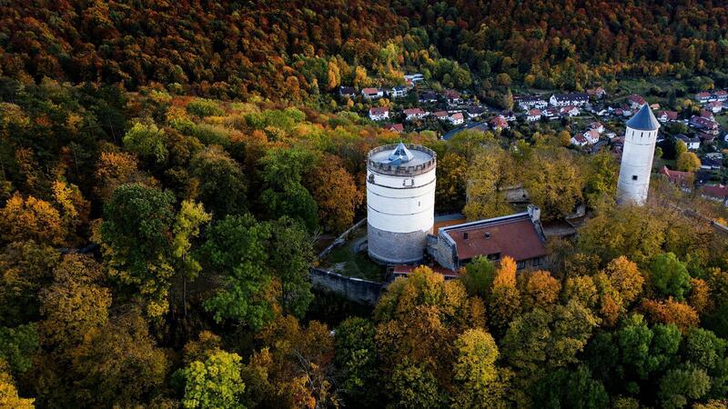 Blick auf die Burg Plesse.
