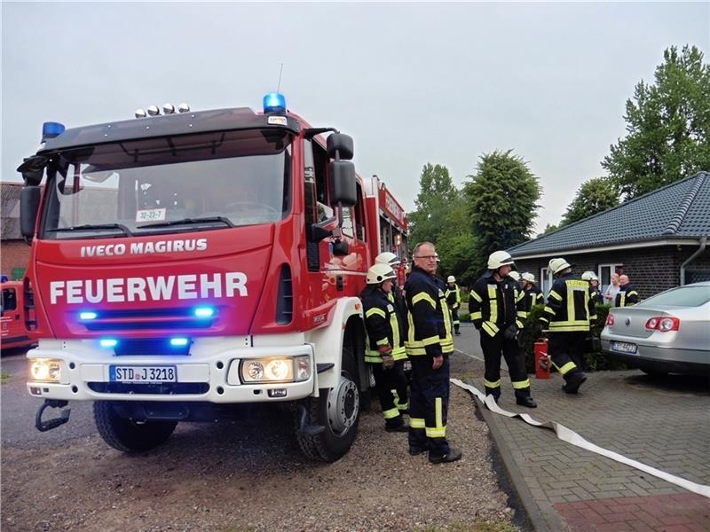 Gulaschsuppe ruft Feuerwehr auf den Plan Blick auf die Einsatzstelle an der Straße Kreethof in Mulsum. Fotos: Feuerwehr