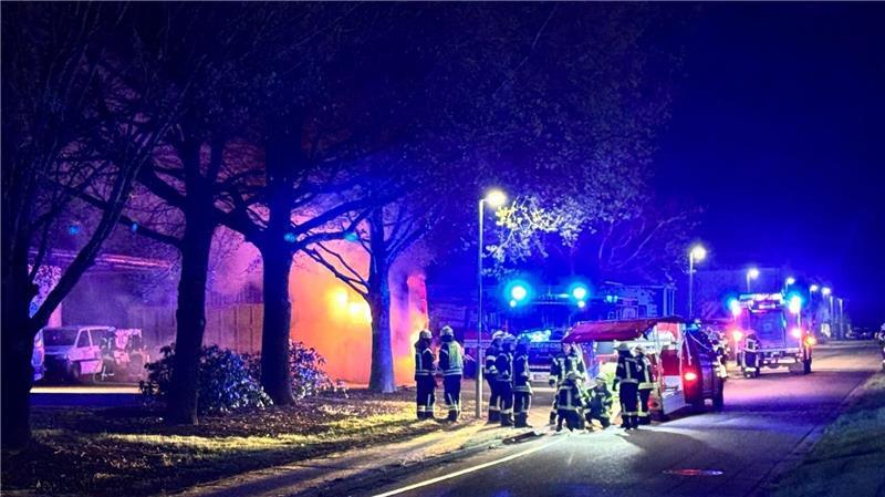 Blick auf die Einsatzstelle im Gewerbegebiet Beckdorf.