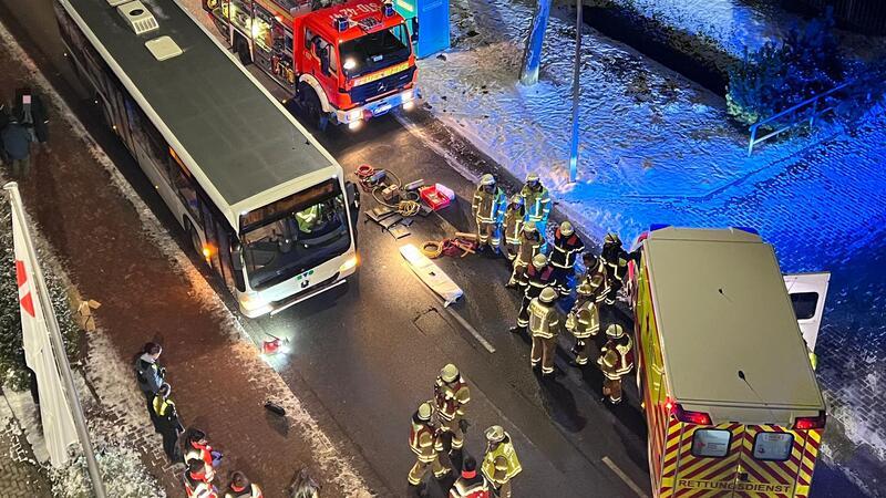 Tödlicher Bus-Unfall in Stade: Identität des Toten geklärt Unfallstelle