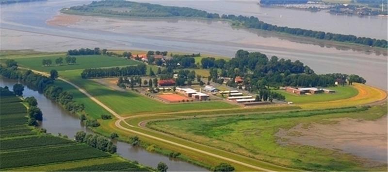 Blick auf die Gefängnisinsel Hahnöfersand an der Elbe in der Gemeinde Jork: Hamburg betreibt die Anstalt seit 1913. Foto Elsen