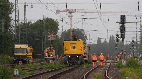 Blick auf die Gleise an der Bahnstrecke zwischen Bahnhof Altona und Diebsteich. (Archivbild)