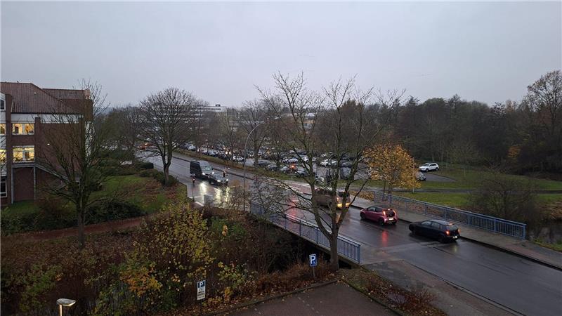 Blick auf die Glückstädter Straße: Der Mittwoch startet in Stade regnerisch.