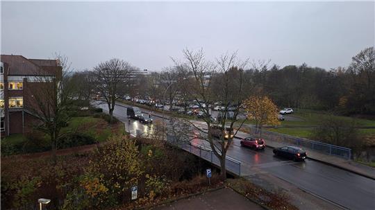 Blick auf die Glückstädter Straße: Der Mittwoch startet in Stade regnerisch.