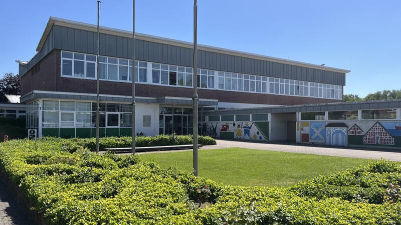 Blick auf die Grundschule An der Este in Königreich. Die Bücherei (vorne links) könnte zum Musikraum werden.