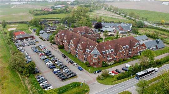 Blick auf die Jugendherberge DJH Resort Neuharlingersiel.