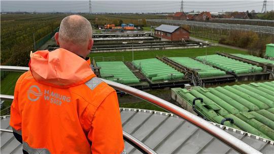 Blick auf die Kläranlage in Wetterndorf: Hamburg Wasser übernimmt die hoheitliche Aufgabe der Abwasserentsorgung im Alten Land und in Horneburg.