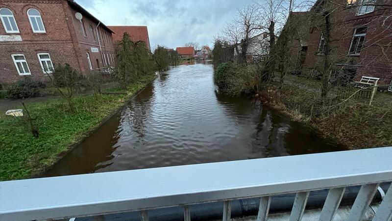 So wirbelt Sturmtief „Zoltan“ durch den Kreis Stade Blick auf die Lühe in Neuenkirchen am Freitagmorgen.