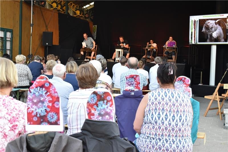 Blick auf die Open-Air-Bühne auf dem Obsthof Schuback in Jork-Hinterdeich. Foto: Vasel