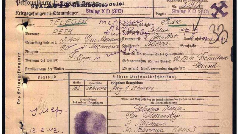 Blick auf die Personalkarte von Petr Filippowitsch Telegin aus dem Kriegsgefangenenlager Stalag X B in Sandbostel.