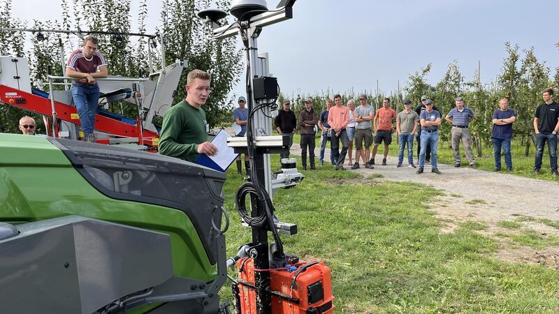 Altländer wollen deutschen Birnen-Markt erobern – dank Technik Blick auf die Sensorbox.