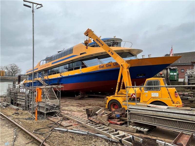 Wieder Ärger: Lühe-Schulau-Fähre bleibt länger in der Werft Blick auf die Slipanlage der Behrenswerft in Finkenwerder. Die„Dat Ole Land II“ wird überholt. Fotos: Vasel