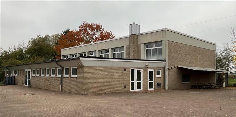 Blick auf die Turnhalle der Grundschule in Hollern. Die Altländer hoffen auf Bundesmittel für die Sanierung.