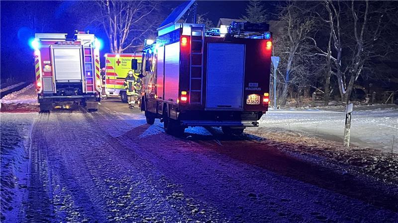 Blick auf die Unfallstelle: Die Schneeverwehung auf der K37 zwischen Bliedersdorf und Rutenbeck wurde der Pkw-Fahrerin zum Verhängnis.