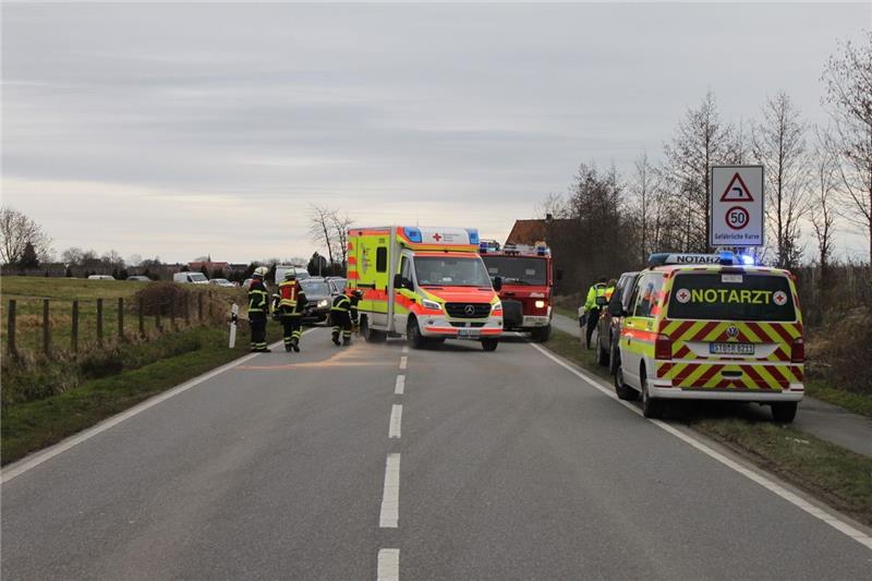 Motorradfahrer verunglückt in Steinkirchen Blick auf die Unfallstelle. Foto: Freiwillige Feuerwehr Samtgemeinde Lühe