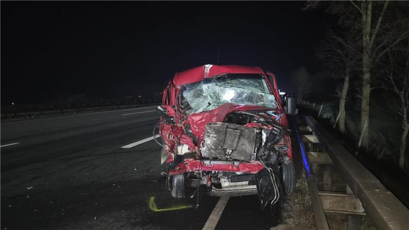 Wohnmobil überschlägt sich auf A27 – Karambolage auf A1 Blick auf die Unfallstelle.