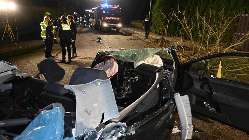 Tödlicher Unfall in der Steinfeld-Siedlung: 19-Jähriger erliegt Verletzungen Blick auf die Unfallstelle im Wiesenweg in der Steinfeld-Siedlung in Harsefeld.
