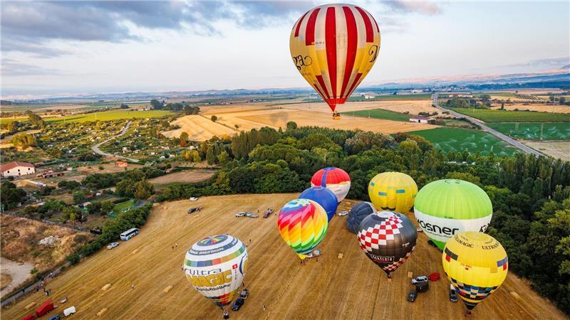 Bilder des Tages Blick auf die Welt von oben: Internationale Heißluftballonregatta in der Rioja-Stadt Haro