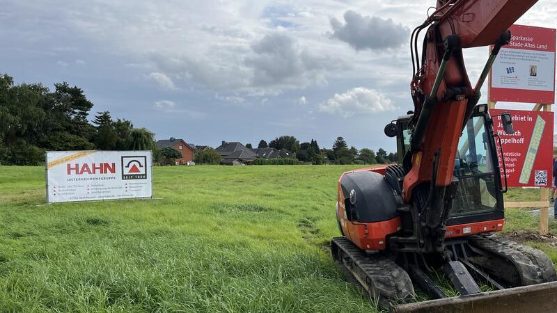 180 Interessenten für 35 Bauplätze im Alten Land Blick auf die Wiesen, auf der früheren Apfelplantage entsteht das neue Baugebiet.