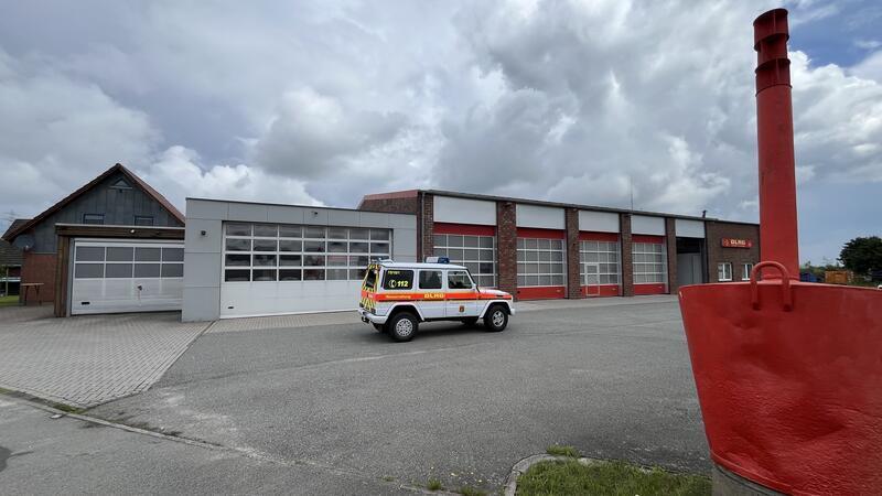 Blick auf die frühere Rettungswache des DRK (links) und das DLRG-Gerätehaus in Horneburg/Neuenkirchen.