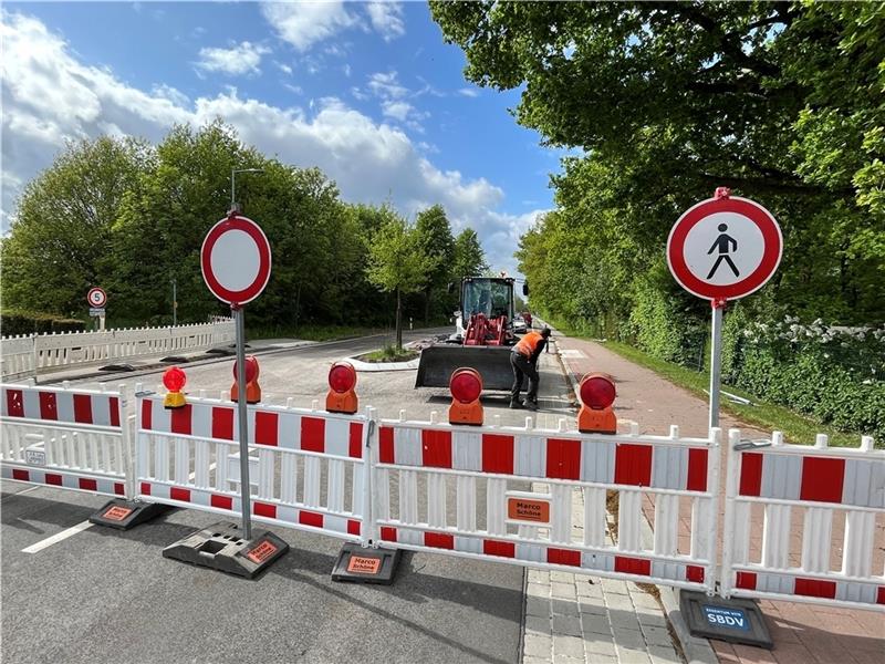 Blick auf die im Bau befindliche Querungshilfe auf der Bundesstraße 73 in Agathenburg. Foto: Vasel