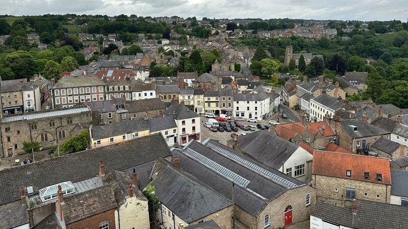 Tories vor Wahlpleite: Auch in Sunaks Hinterhof wird es eng Blick auf die nordenglische Stadt Richmond. Premier Sunak droht seinen Wahlkreis Richmond and Northallerton bei der Parlamentswahl in zwei Wochen zu verlieren.
