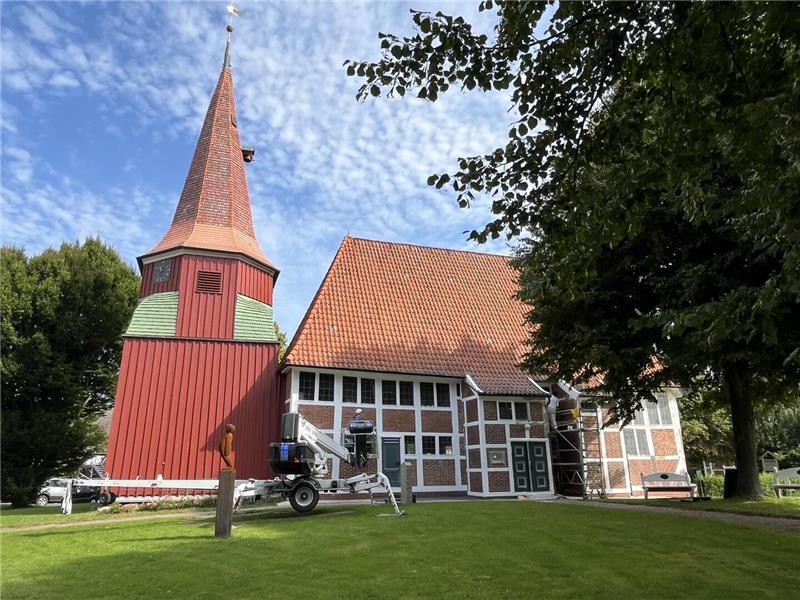 Blick auf die schmucke St.-Marien-Kirche in Grünendeich.
