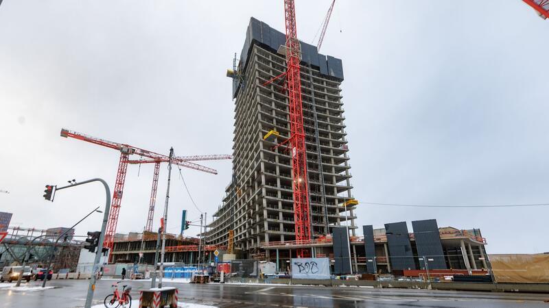 Ankermieter tritt von Elbtower-Vertrag zurück Blick auf die stillgelegte Baustelle des Elbtowers.