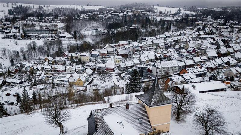 Winter-Intermezzo bald vorbei - Tauwetter im Harz und Sturm Blick auf die verschneite Bergstadt St. Andreasberg: Nach dem Wintereinbruch erwarten Meteorologen einen Wetterumschwung.
