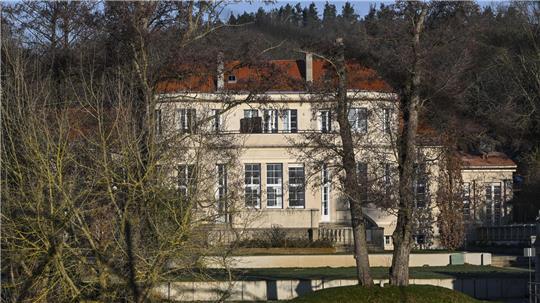Blick auf ein Gästehaus in Potsdam, in dem AfD-Politiker nach einem Bericht des Medienhauses Correctiv im November an einem Treffen mit Martin Sellner teilnahmen.