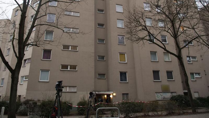 Blick auf ein Mehrfamilienhaus im Berliner Stadtteil Kreuzberg, in dem die frühere RAF-Terroristin Daniela Klette gewohnt haben soll.