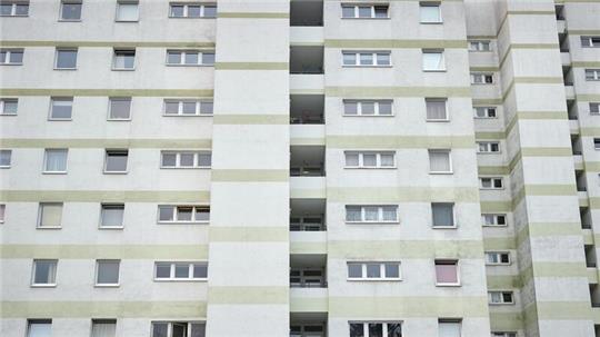 Blick auf ein Wohnhaus in Hamburg-Eidelstedt. In Deutschland stehen immer weniger Wohnungen leer.
