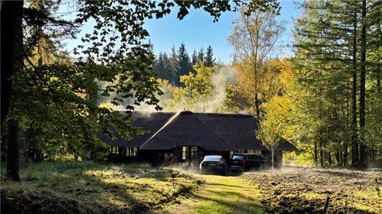 Blick auf ein vermeintliches Büro-Gebäude im Sachsenwald.