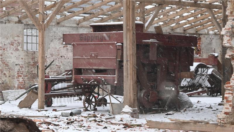 Blick auf eine Dreschmaschine aus den 1940er Jahren.