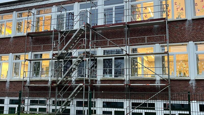 Blick auf einen der Fluchtwege: Der Brandschutz an der Grundschule ist ein Provisorium.