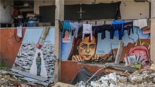 Blick auf zerstörtes Gebäude im Süden des Gazastreifens. 