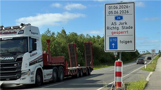 Blick aus Jork kommend Richtung Neukloster. Hier auf die A26 in Richtung Stade aufzufahren wird von Montag bis Freitag nicht möglich sein.