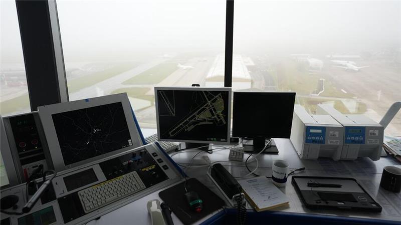 Blick aus der Kanzel des Towers der Deutschen Flugsicherung. (Archivbild)